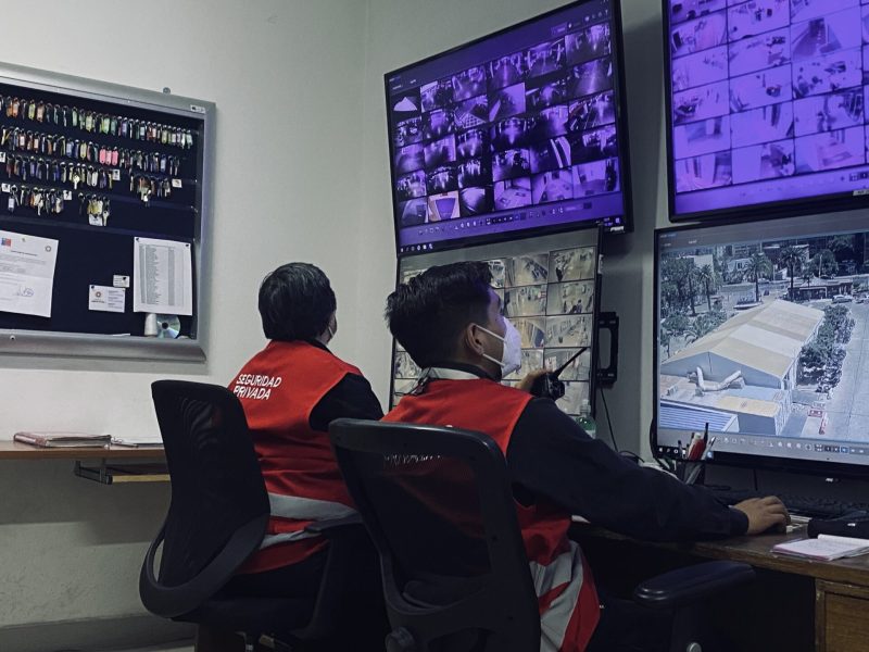 Personal de Fusión Industrial monitoreando cámaras de vigilancia CCTV